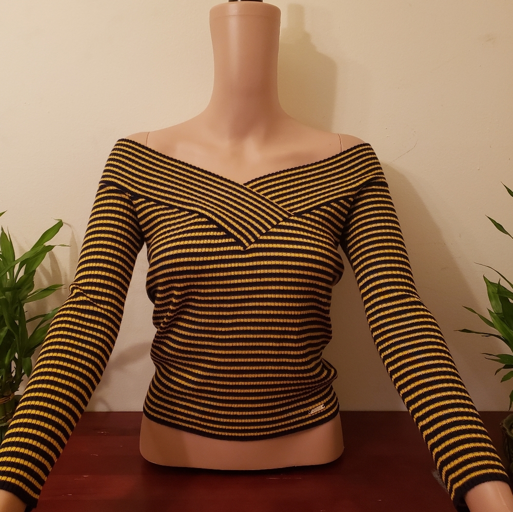 🆕️ NWT GUESS Off The Shoulder Crop Top